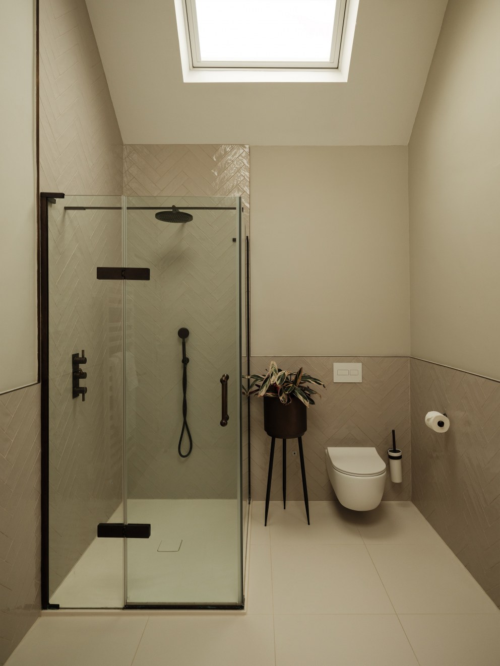 Oxfordshire Barn Renovation | Master Bedroom Suite - En Suite | Interior Designers